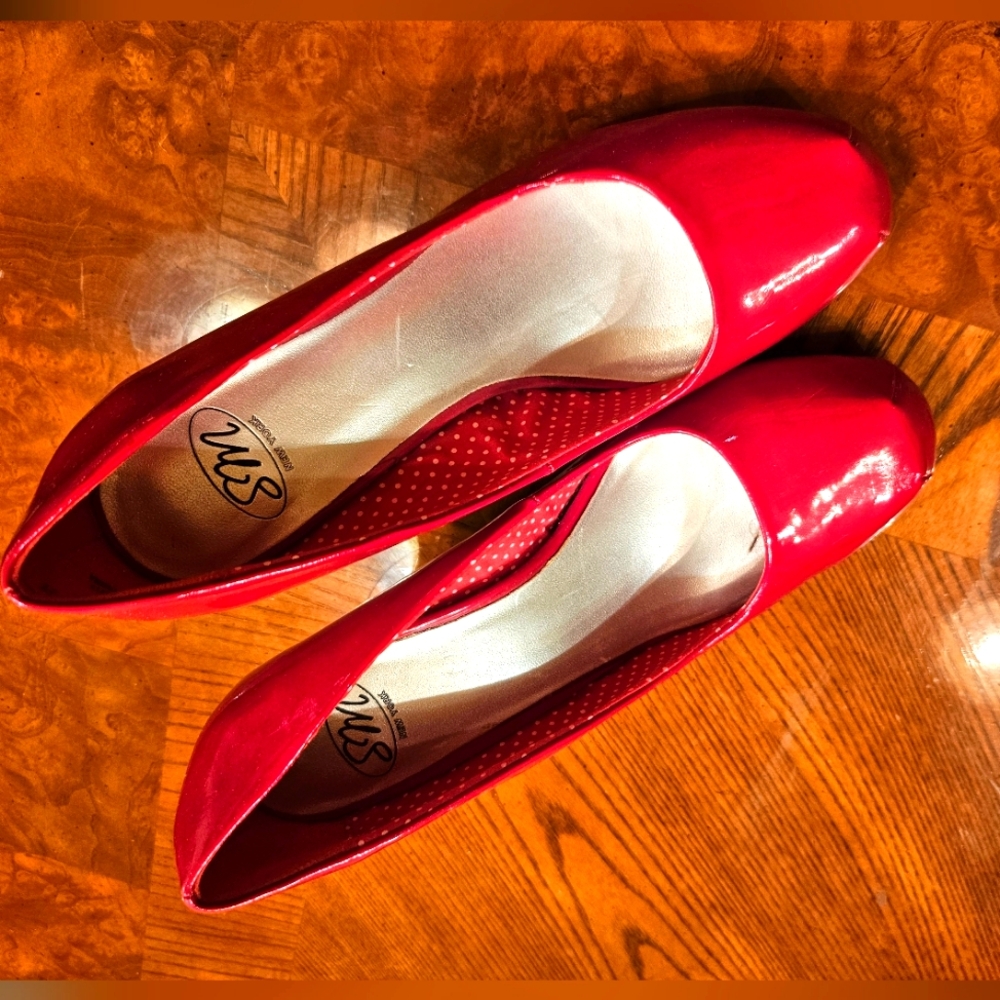 Steve Madden New York red pumps